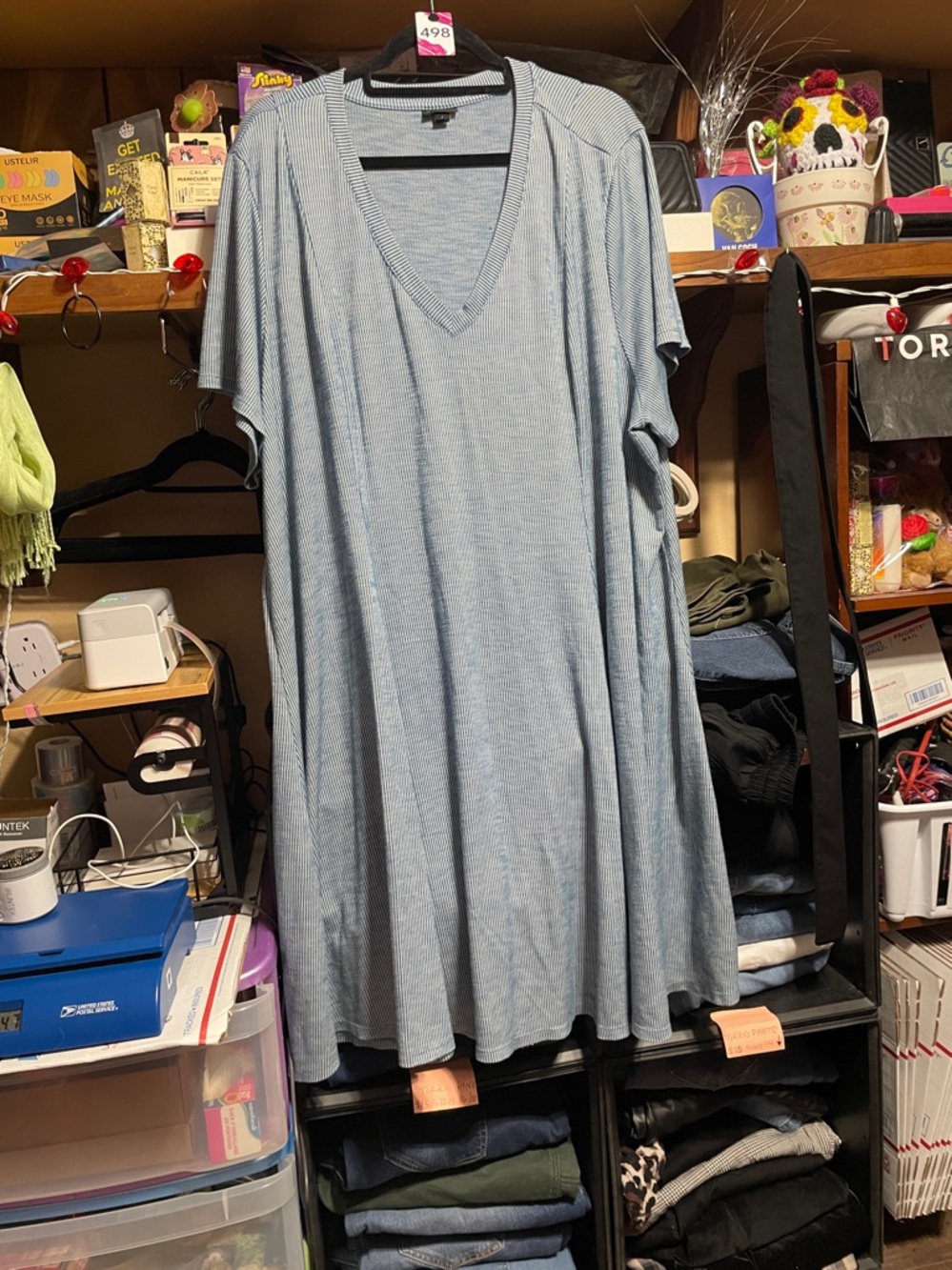 #498 size 4 torrid short sleeve ribbed V-neck dress w/ a flowy style, no pockets